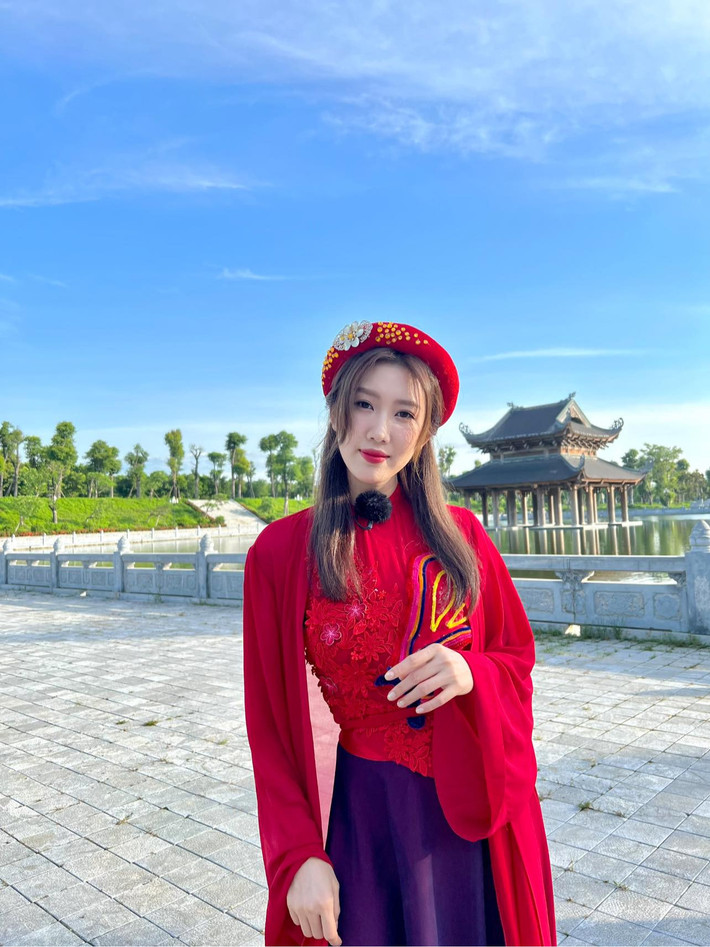 Diễn viên Thúy Ngân khoe vẻ xinh đẹp dịu dàng tại Ninh Bình.