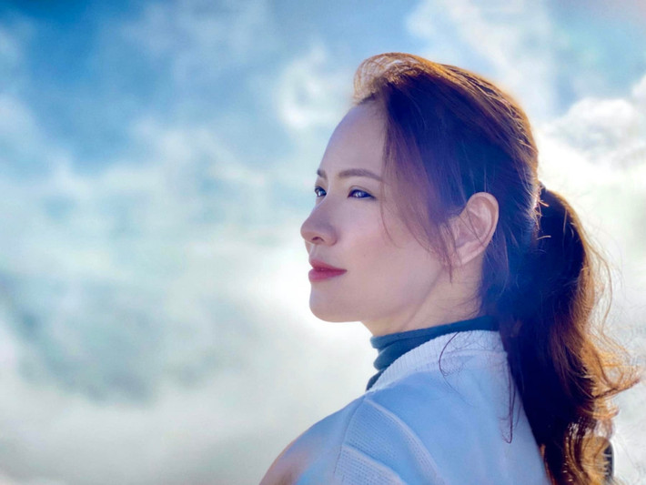 Đan Lê khoe góc nghiêng xinh đẹp trên đỉnh Fansipan.
