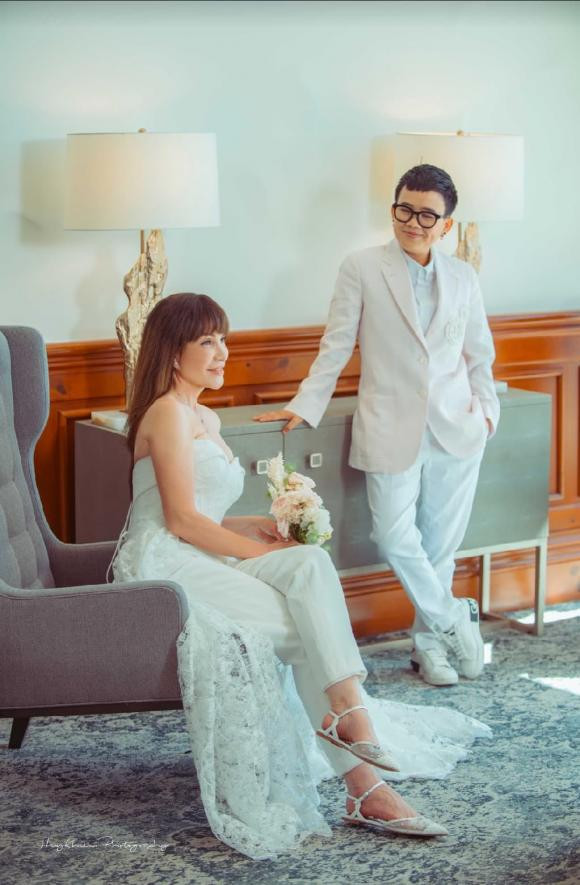 Trong bộ ảnh cưới Thanh Hà và Phương Uyên, cặp đôi cực ngọt ngào.