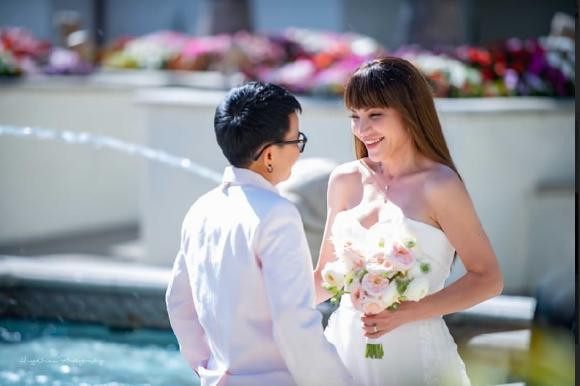 Việc nhạc sĩ Phương Uyên công khai mối tình với ca sĩ Thanh Hà đã từng có thời gian khiến dư luận xôn xao. Sau nhiều tháng hẹn hò và yêu đương, cả 2 đã quyết định dắt tay nhau đi đến hạnh phúc cuối cùng chính là một đám cưới kín tiếng với dàn khách mời là bạn bè, đồng nghiệp thân thiết. Hậu kết hôn, cuộc sống của cả 2 nhận được đông đảo sự quan tâm từ khán giả.