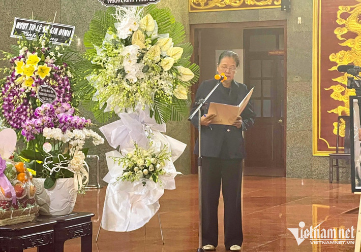 Bà Dương Cẩm Thúy - Chủ tịch Hội điện ảnh TP.HCM - đại diện Ban tổ chức tang lễ đọc điếu văn: "Hình ảnh một minh tinh Thẩm Thúy Hằng vẫn hiện hữu trong lòng mọi người. Bà ra đi lặng lẽ với nụ cười trên môi".