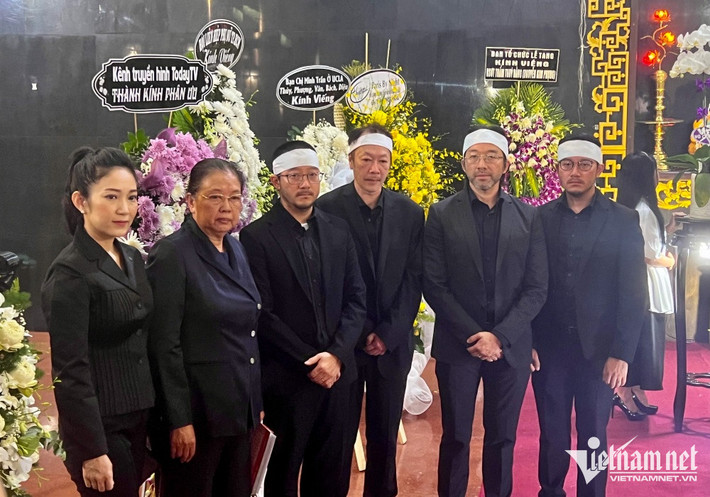 Tang lễ của cố nghệ sĩ diễn ra trong hai ngày 10-11/9. Con trai Thẩm Thúy Hằng cho biết bà qua đời nhẹ nhàng, không bệnh tật.