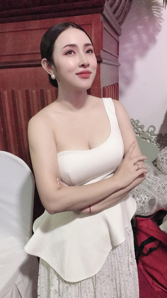 Ca sĩ Bảo Trâm xinh đẹp mặn mà.