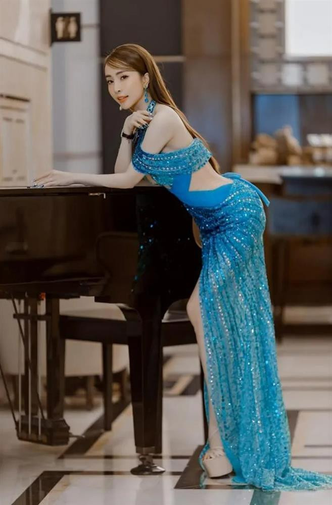 Những pha tạo dáng của nữ diễn viên 34 tuổi.
