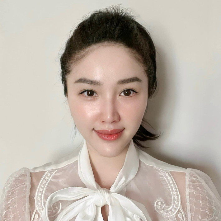 Sao Việt ngày 10/9: "Chiếc ảnh thẻ chụp vội của đồng chí bé Thy", Bảo Thy chia sẻ.