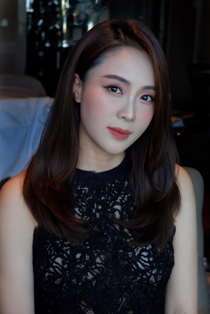 Diễn viên Hồng Diễm đẹp buồn.