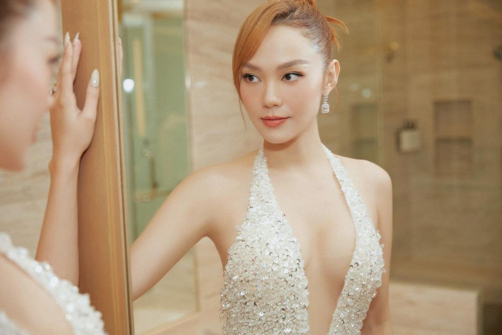 Minh Hằng ngày càng gợi cảm hậu kết hôn.
