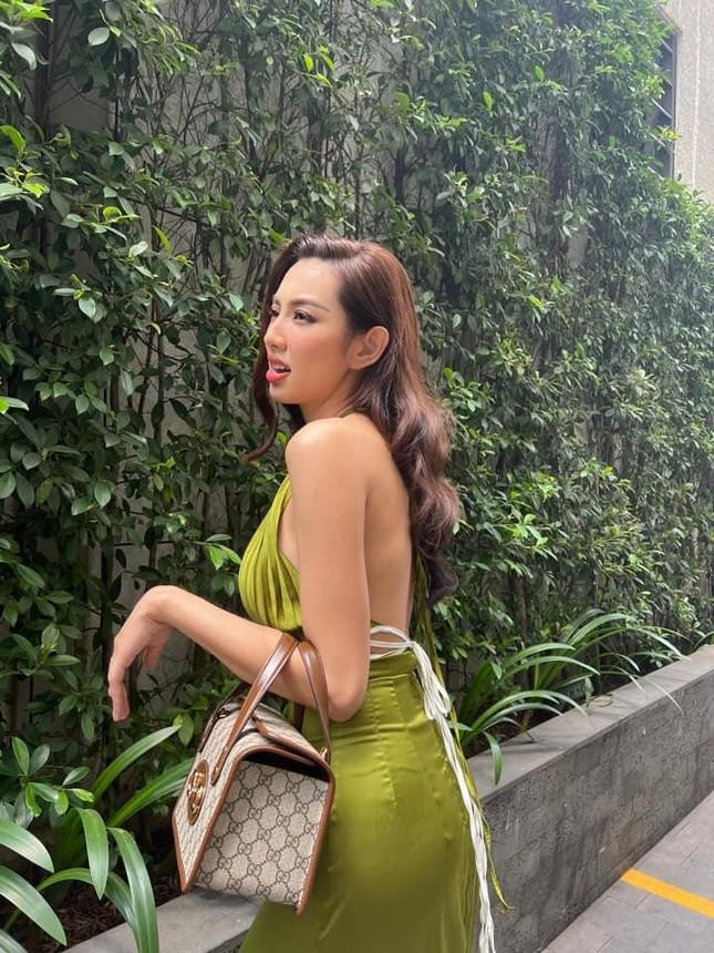 àng hậu sinh năm 1998 cũng thể hiện đẳng cấp của mình khi những đoạn video clip ghi lại khoảnh khắc gây cười của cô đều đạt được triệu view trên kênh Tiktok.