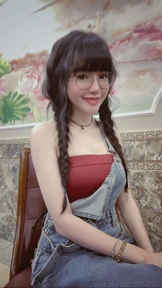 Nhìn cách trang điểm, làm tóc của Elly Trần, hiếm ai nghĩ năm nay cô đã U40.