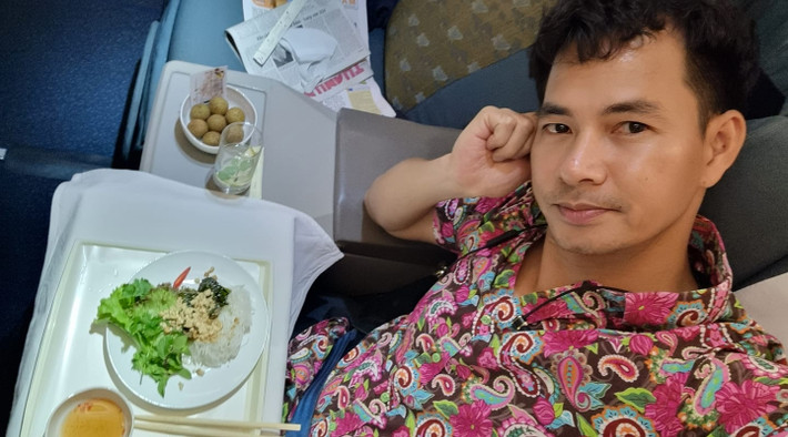 "Không hiểu sao, em làm việc cỡ nào cũng không kêu ca nhưng ăn uống mà kem kém một tý là... mặt không vui được", diễn viên hài Xuân Bắc chia sẻ.