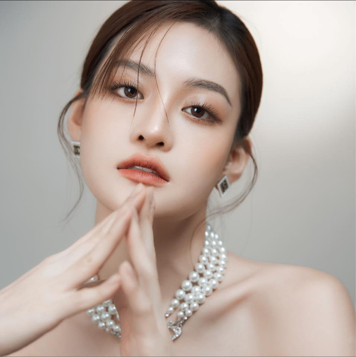 Diễn viên Thùy Anh xinh đẹp thu hút.