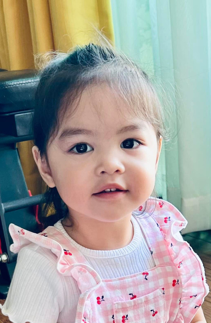 Đây là lần hiếm hoi anh chia sẻ hình ảnh về cô con gái nhỏ và tuyệt nhiên giữ kín hình ảnh và danh tính mẹ em bé.