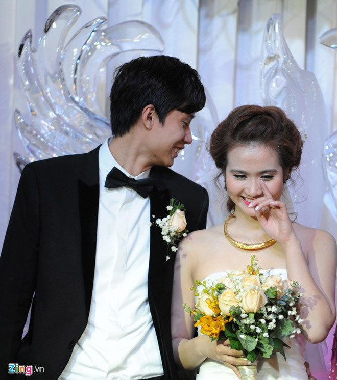 ... và cả những giây phút vỡ oà hạnh phúc trong ngày trọng đại.