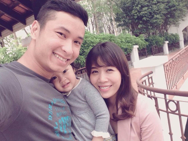 Diệp Chi. Kết thúc tình yêu 3 năm bằng một đám cưới với MC Trung Kiên, cặp vợ chồng MC Diệp Chi - Trung Kiên đã thêm phần hạnh phúc khi đón thành viên mới là bé Sumo.