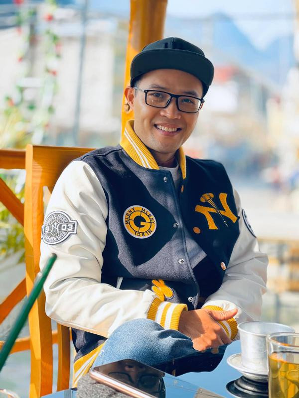 ới đây, NSƯT Thái Sơn vào vai Thắng trong "Vui lên nào, anh em ơi", đây là vai diễn chính diện đầu tiên trong sự nghiệp phim ảnh của anh. Ngoài sự nghiệp nhiều may mắn, nam nghệ sĩ chèo còn có cuộc sống gia đình bình yên. Anh hiện có vợ và 2 con.