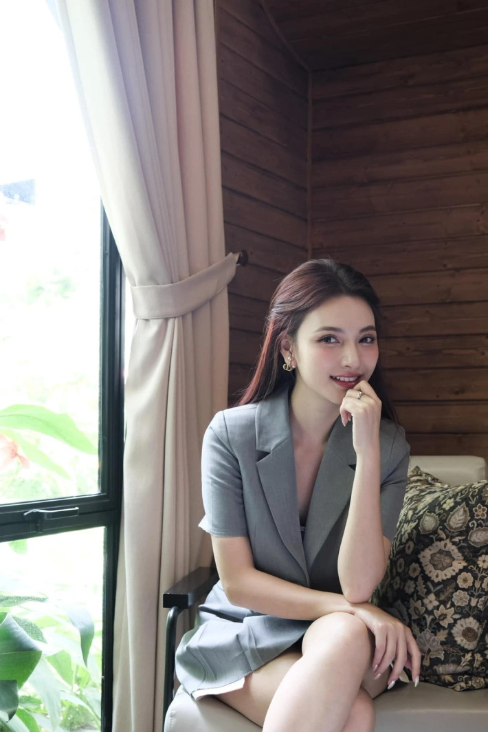 Qua nhiều lần tiếp xúc, Yên dần này sinh thiện cảm với chàng trai chân thành, hiền lành, tốt bụng, luôn sống hết lòng với người thân như Hùng. Ở tập mới nhất, sau khi say rượu, Hùng tìm đến nhà Yên. Hai người trò chuyện với nhau, Hùng thậm chí hỏi Yên về hình mẫu bạn trai của cô và liệu Yên có muốn hẹn hò với người kém tuổi hay không.