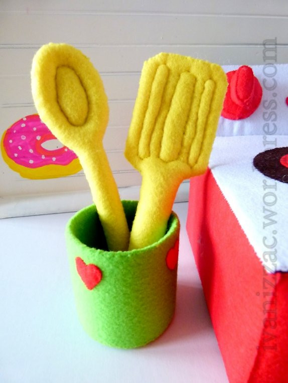 Các món đồ đều được mẹ Ivan làm rất cẩn thật tỉ mỉ và trang trí rất đẹp.