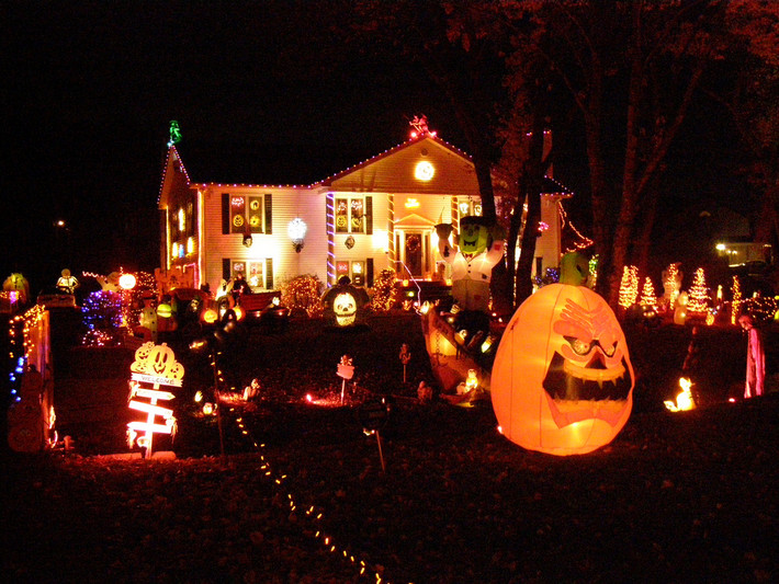 50% dân số Mỹ trang hoàng nhà cửa theo phong cách lễ hội Halloween.