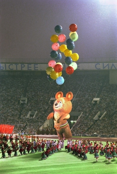 Khung cảnh hoành tráng lễ bế mạc Olympic 1980.