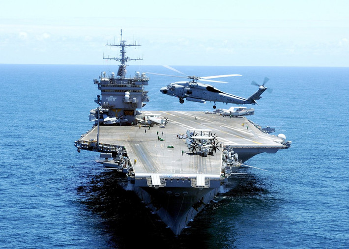 USS Enterprise hay còn gọi "Big E" là tàu sân bay nguyên tử đầu tiên và là tàu chiến lớn nhất còn hoạt động trên thế giới của Hải quân Mỹ. Tàu sân bay này sử dụng nhiều thép hơn so với tòa nhà Empire State ở New York. Tàu sân bay này có giá 451 triệu USD.