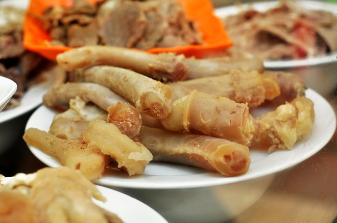 Người Việt tận dụng gần như triệt để mọi bộ phận của động vật để chiến biến thức ăn. Thậm chí, bộ phận càng “hiểm hóc” lại càng thành đặc sản, chẳng hạn như pín bò.
