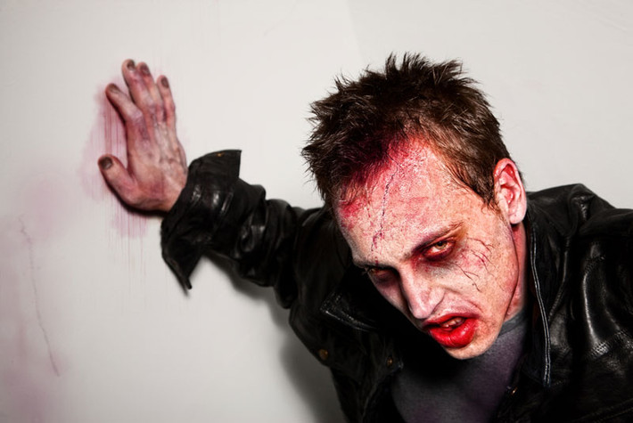 Zombie (xác sống) là những linh hồn hồi sinh từ cõi chết trở về là nhờ ma thuật đen tối. Zombie xuất phát từ tôn giáo voodoo ở Haiti - nơi con người rơi vào trạng thái hôn mê, đi bộ trong thân xác vô hồn.