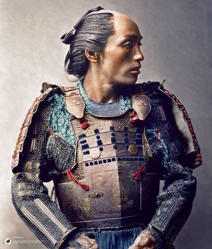 Chân dung võ sĩ samurai Nhật Bản năm 1881. Đây là thời điểm samurai mất dần vai trò quan trọng trong xã hội. Bởi lẽ, sau khi hoàng đế Minh Trị (Meiji) lên nắm quyền năm 1867, ông đã loại bỏ dần lực lượng samurai và thay vào đó là quân đội mang đậm bản sắc phương Tây.
