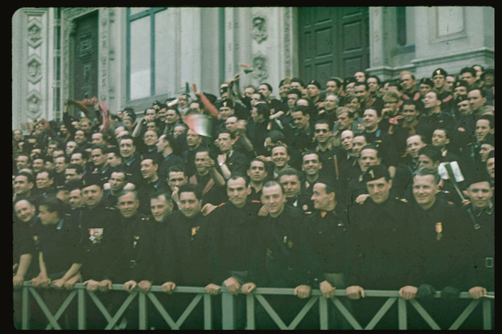 Những người theo phe phát xít Ý có mặt khi trùm phát xít Hitler đến thăm quốc gia này.