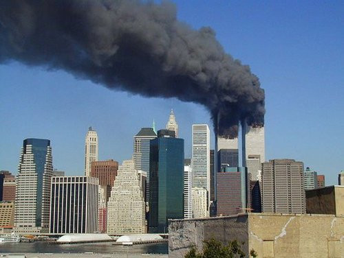 Cụ thể, ngày 11/9/2001, hai vợ chồng tới thăm New York, Mỹ vào đúng ngày nhóm không tặc tấn công Trung tâm thương mại thế giới. Vụ việc khiến hơn 3.000 người thiệt mạng. Đến tháng 7/2005, vợ chồng ông Jason đi du lịch ở London, Anh vài ngày thì một loạt các cuộc tấn công liều chết trên tàu ngầm và xe buýt xảy ra khiến 52 người thiệt mạng.
