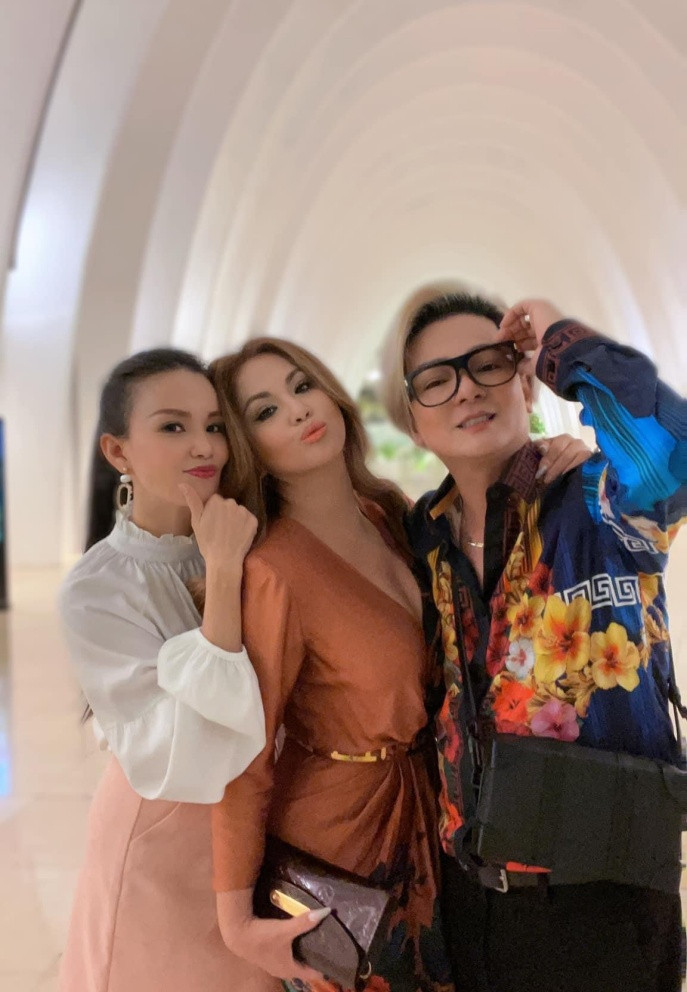 Chị em Cẩm Ly, Minh Tuyết hội ngộ ca sĩ Vũ Hà sau nhiều năm.