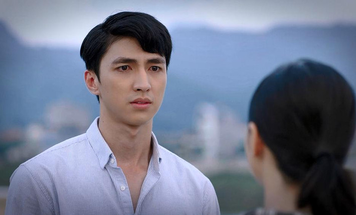 Bình An từng gây chú ý với vai Tùng, trai nghèo cặp kè nữ đại gia Xuân (Ngọc Crystal Eyes) trong 'Những cô gái trong thành phố' lên sóng năm 2019.