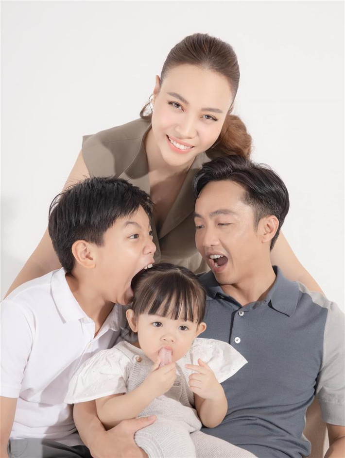iểu cảm gây cười của Subeo khi trêu đùa em gái.