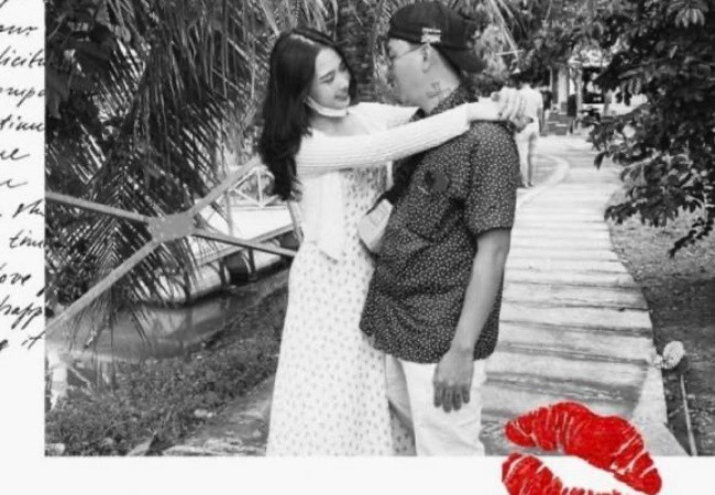 Hoài Lâm chia sẻ khoảnh khắc tình tứ bên bạn gái.