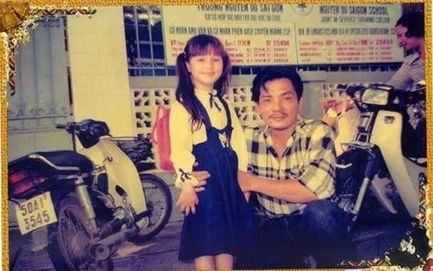 Dù gia đình không có ai theo nghệ thuật nhưng Diễm My lại bén duyên với nghiệp diễn từ rất sớm, khi mới 5 tuổi. Nữ diễn viên sinh năm 1990 là con một được bố mẹ cưng chiều. Cô dạn dĩ, thích múa hát, làm mẫu ảnh, đóng phim. Rất nhiều hình ảnh từ ngày nhỏ của Diễm My cho thấy cô có cơ hội hợp tác cùng rất nhiều nghệ sĩ vang bóng một thời như Diễm Hương, Huỳnh Anh Tuấn, Thương Tín, Hoa hậu đền Hùng Giáng My...