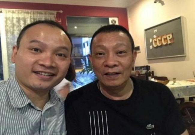 MC Lại Văn Sâm hiếm hoi chụp ảnh cùng con trai - đạo diễn Lại Bắc Hải Đăng.