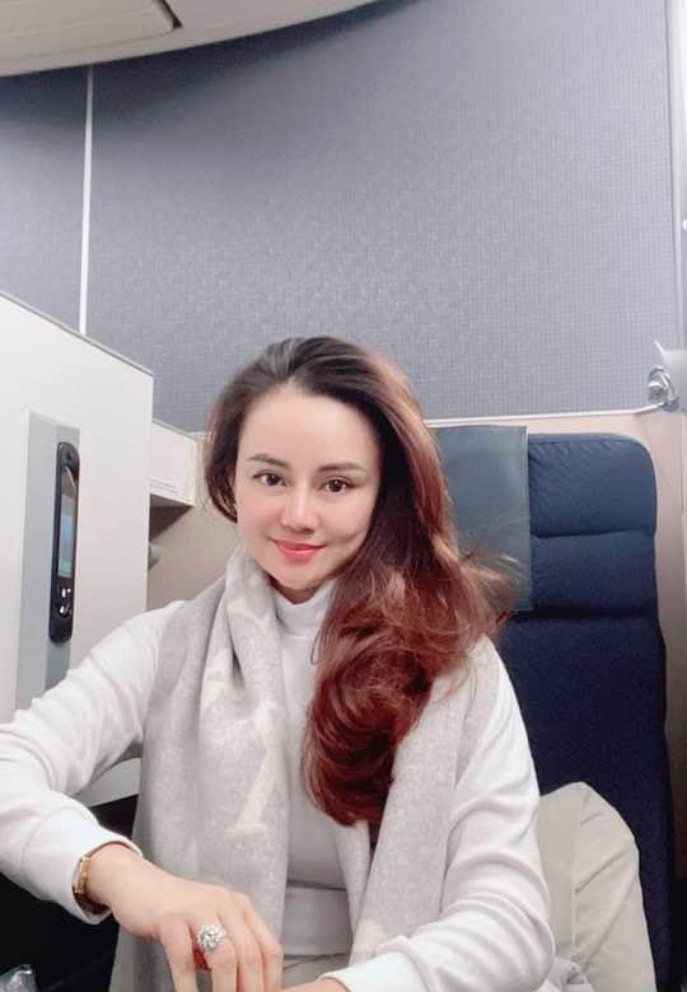 Vy Oanh bận công tác nước ngoài nhưng vẫn dành thời gian facetime mỗi ngày với các con.
