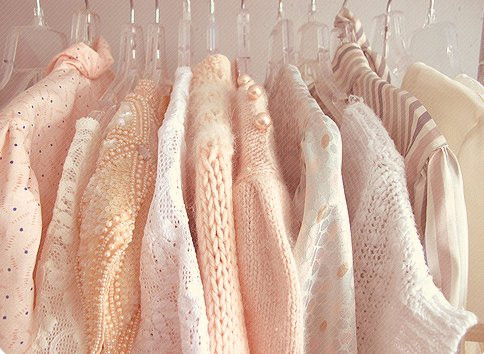 Màu sắc hợp vận nâng cao tài lộc, phát triển sự nghiệp đối với người sinh ngày 20/4 là trang phục có màu kem, trắng và xanh.