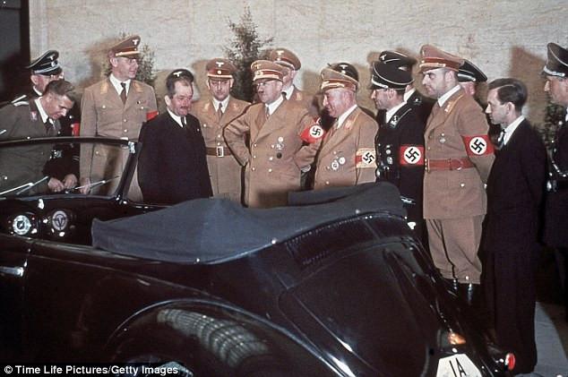 Theo cuốn sách của tác giả Simoni Renee Guerreiro Dias, Hitler đã trốn sang Paraguay sau khi ghé qua Argentina. Cuối cùng, trùm phát xít đã định cư ở một thị trấn nhỏ tại bang Mato Grosso, Brazil.