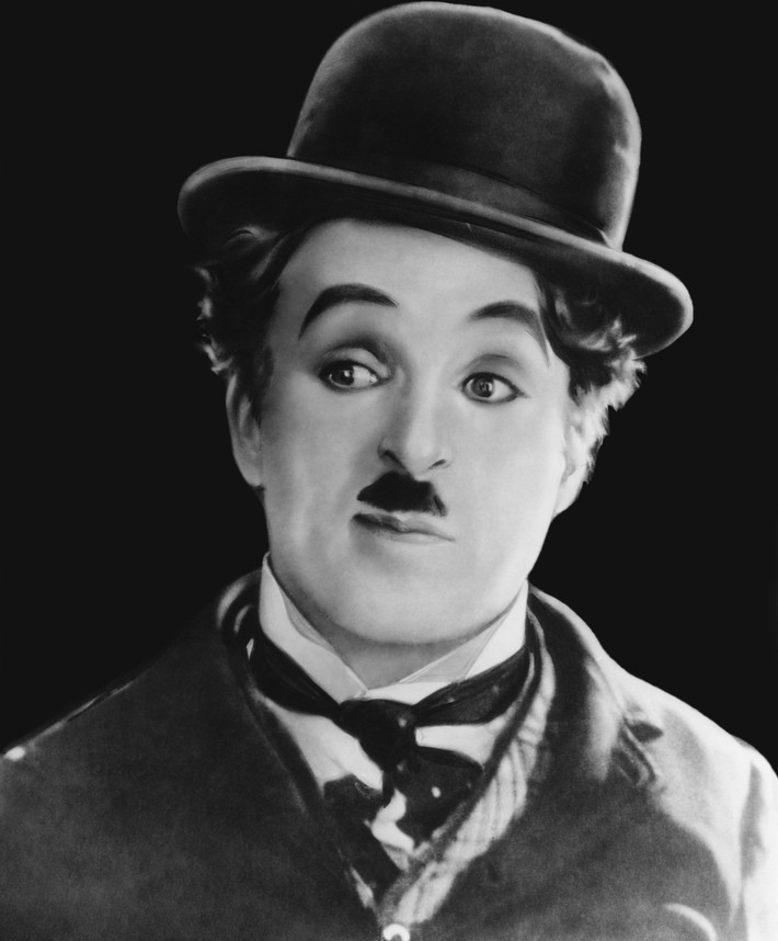 Những người nổi tiếng sinh ngày 16/4 đó là: Anatole France, Wilbur Wright, Charles Chaplin (trong ảnh), Peter Ustinov, Kingsley Amis, Henry Mancini, Edie Adams, Herbie Mann, Ellen Barkin, Selena Quintanilla Perez...