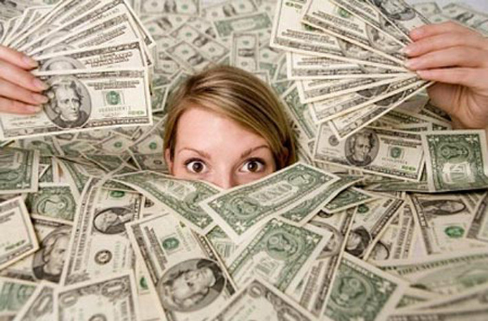 Về tài chính: Người sinh ngày 7/4 có đường tài lộc không mấy sáng sủa. Nhiều khả năng, bạn sẽ phải đối mặt với một biến động lớn về tiền bạc. Bạn nên thận trọng trong kinh doanh và tìm hiểu kỹ môi trường xung quanh trước khi dốc tiền đầu tư.