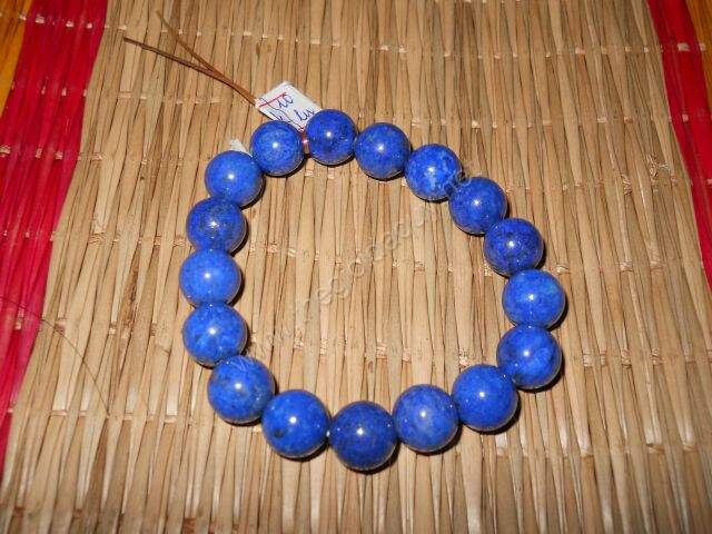 Loại đá quý hợp vận với người sinh ngày 8/4 là sapphire xanh, đá Lapis Lazuli – được gọi là tinh thể đến từ thiên đường (trong ảnh) và đá thạch anh tím.