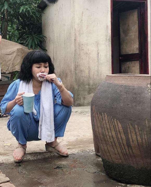 Việt Hương đăng ảnh hài hước: "Dậy đánh răng cả nhà ơi!".