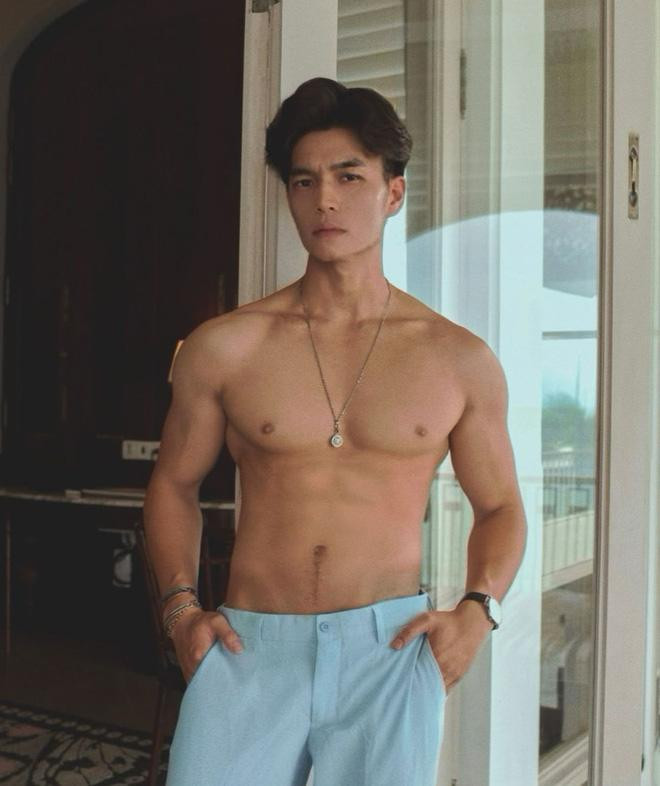 Đó cũng chính là lý do mà body cuồn cuộn những "múi sầu riêng" săn chắc ngày xưa đã biến mất và đành phải "phake" bằng cách vẽ múi giả trên cát.