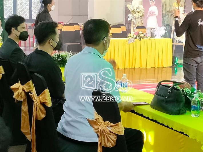 br/> Sáng nay 15/11, Lễ Chung Thất (lễ cúng 49 ngày) cố ca sĩ Phi Nhung diễn ra tại chùa Pháp Vân, TP.HCM. Buổi lễ có sự tham dự của người thân, bạn bè và một số nghệ sĩ Việt thân thiết với người quá cố, trong đó có Phước Sang.