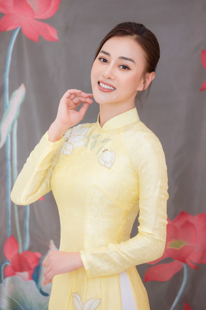 Sau khi hoàn tất thủ tục chia tay vợ cũ vào ngày 8/5, Shark Bình và Phương Oanh cũng trở thành vợ chồng về mặt pháp lý vào tháng 15/6. Hiện tại, cả hai gấp rút chuẩn bị cho ngày trọng đại vào tháng này.