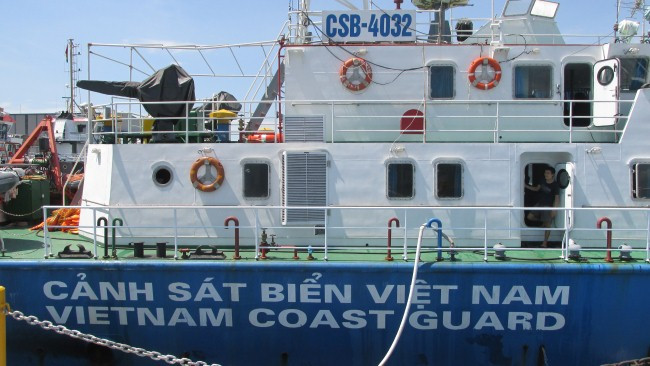 Các chiến sĩ cảnh sát biển có đúng 2 ngày để tiếp thêm lương thực, gặp gỡ người thân… rồi tiếp tục ra lại vùng biển nóng Hoàng Sa làm nhiệm vụ.