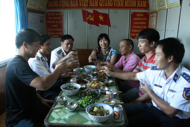 Đây là bữa trưa đặc biệt khi có khách mời là đại diện Quỹ TLV Lao Động.