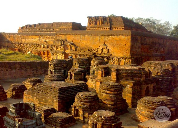 Vào thời kỳ hưng thịnh, Đại học Nalanda không chỉ tập trung vào việc nghiên cứu, giảng dạy triết lý 18 phái bộ Phật giáo mà nghiên cứu cả nội dung triết học, kinh sách của Ấn Độ giáo, Bà la môn và giảng dạy cả y học, toán học, thiên văn học, ngôn ngữ học, kiến thức yoga, bắn cung...