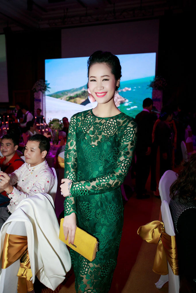 Người đẹp Dương Thùy Linh.