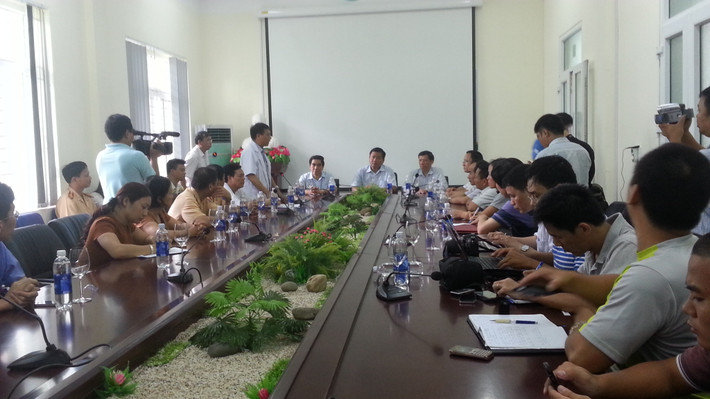 Trong cuộc họp trưa ngày 2/9, Bộ trưởng Bộ GTVT Đinh La Thăng đã yêu cầu Sở GTVT Hà Nội và Lào Cai thu hồi có thời hạn giấy phép kinh doanh vận tải đối với Công ty Minh Thành Phát, chủ quản của nhà xe Sao Việt, có trụ sở tại Lào Cai để phục vụ điều tra làm rõ nguyên nhân tai nạn…